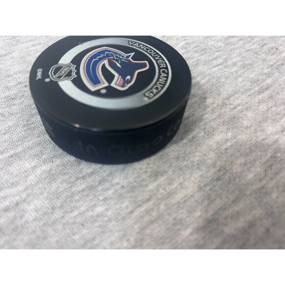 INGLASCO VANCOUVER CANUCKS NHL HOCKEY OFFICIAL GAME PUCK - Picture 4 of 5